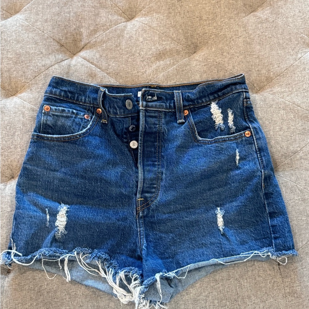 Levi’s Ribcage shorts size 28